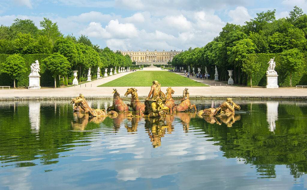 Versailles-garden-fountain-statues