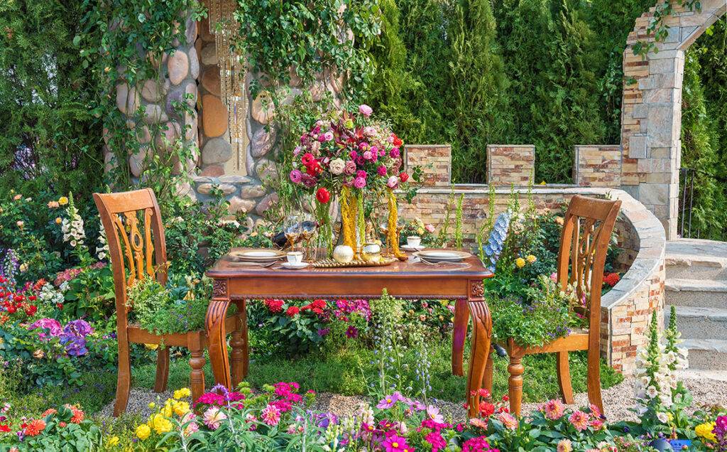 lunch-table-garden