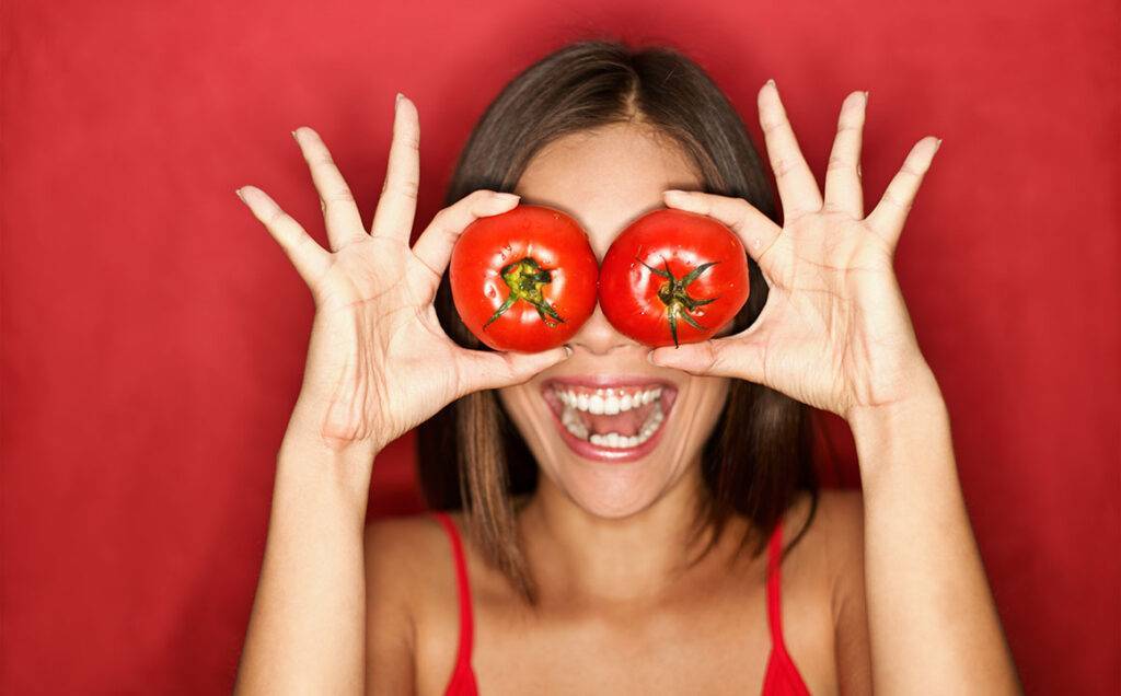 woman-smiling-laughing-vegetables